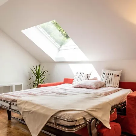 Apartment Attic - Castle View *